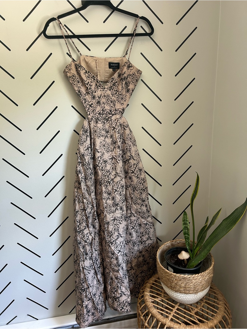 NWOT revolve  BARDOT RACQUEL MIDI DRESS cut out side - Picture 4 of 9